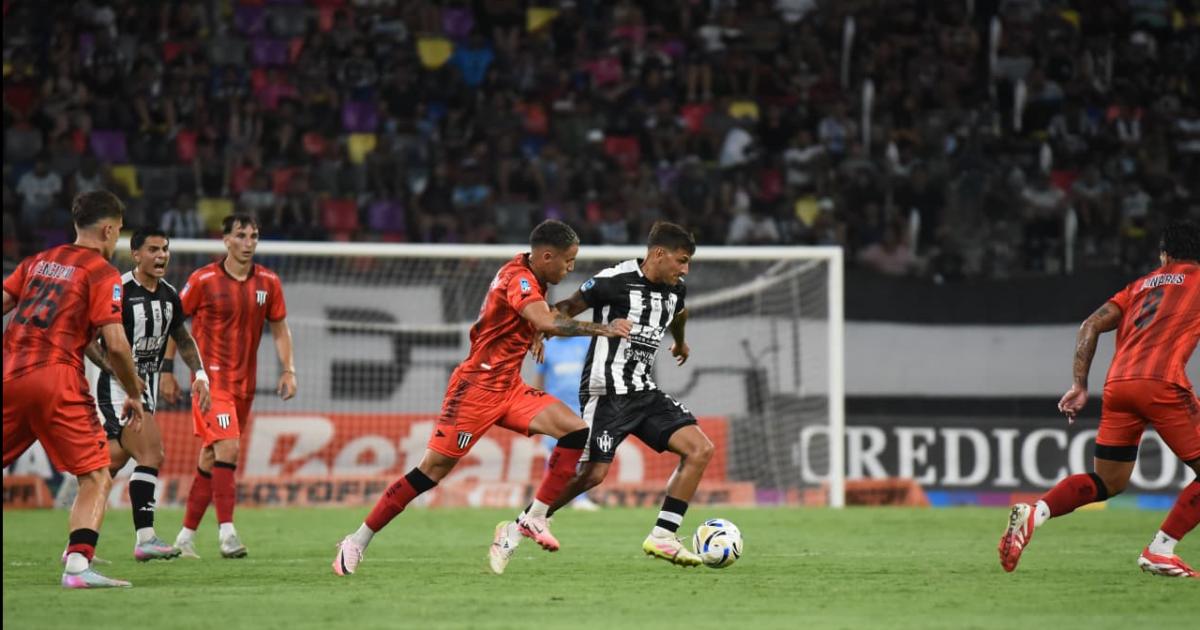 Maacutes sombras que luces en el debut de Pusineri como DT de Central Coacuterdoba