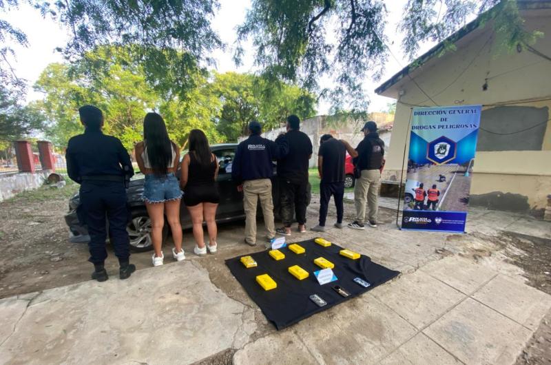 Cuatro joacutevenes regresaban de Tucumaacuten con cargamento de cocaiacutena por 119 millones