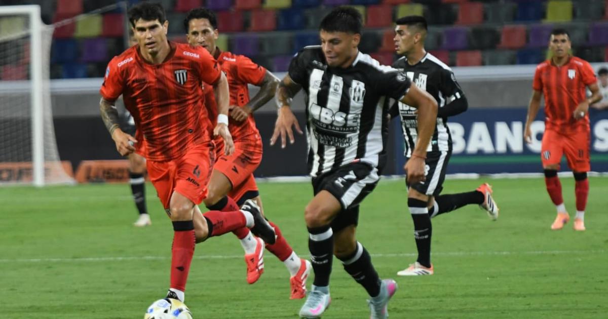 Central Coacuterdoba perdioacute en el debut ante su gente