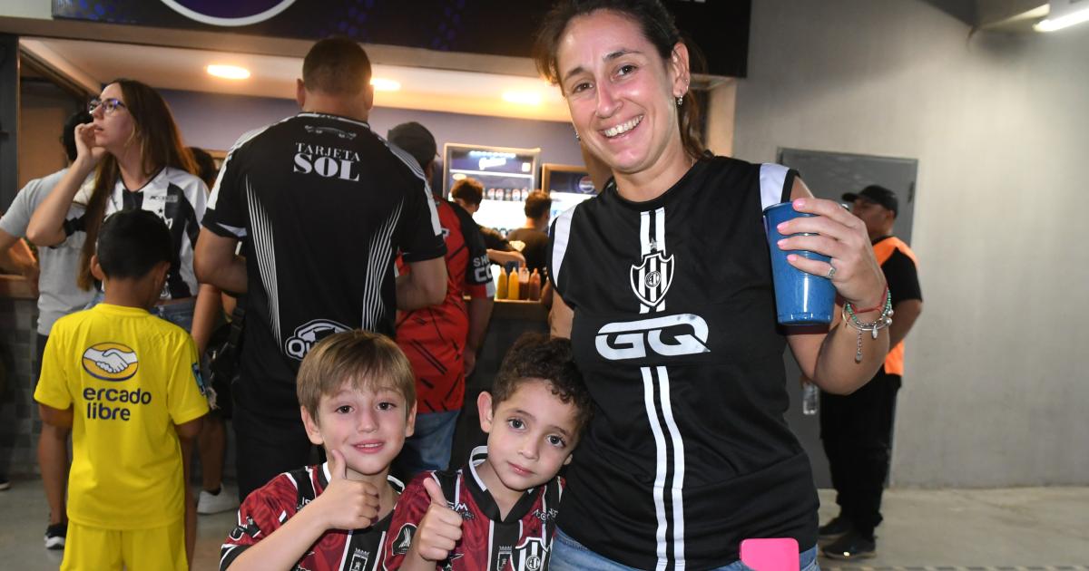 EL PUacuteBLICO ALENTOacute A CENTRAL COacuteRDOBA