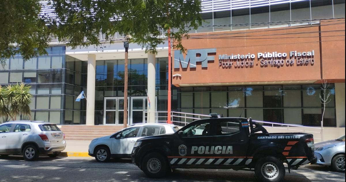 Una mujer acusoacute a dos policiacuteas de golpear y embestir con la moto a su hijo discapacitado