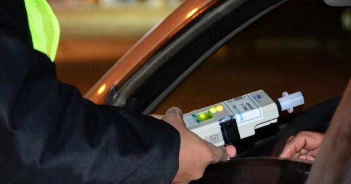 Alcoholizada chocoacute su auto contra un camioacuten