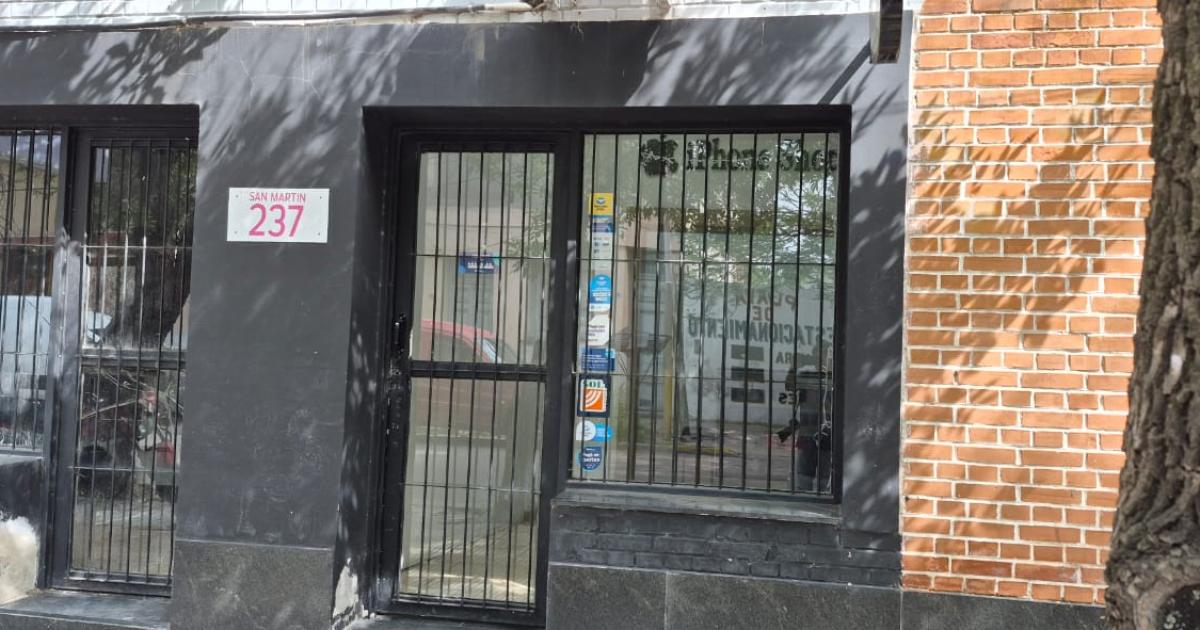 Barretearon comercio y huyeron con un botiacuten millonario de iPhones