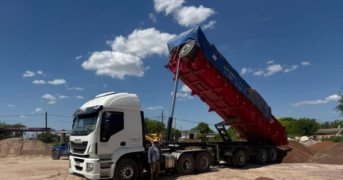 Avanza el mejoramiento de calles en Los Juriacutees con trabajo conjunto entre Municipio y vecinos