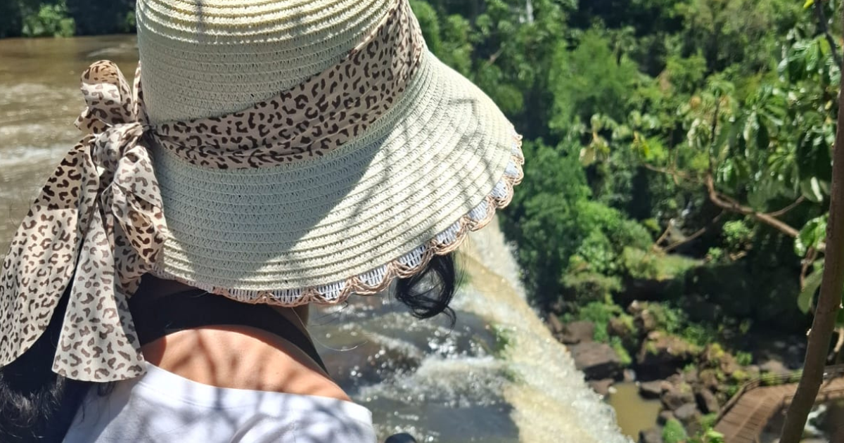 Croacutenica de coacutemo rodar por las Cataratas