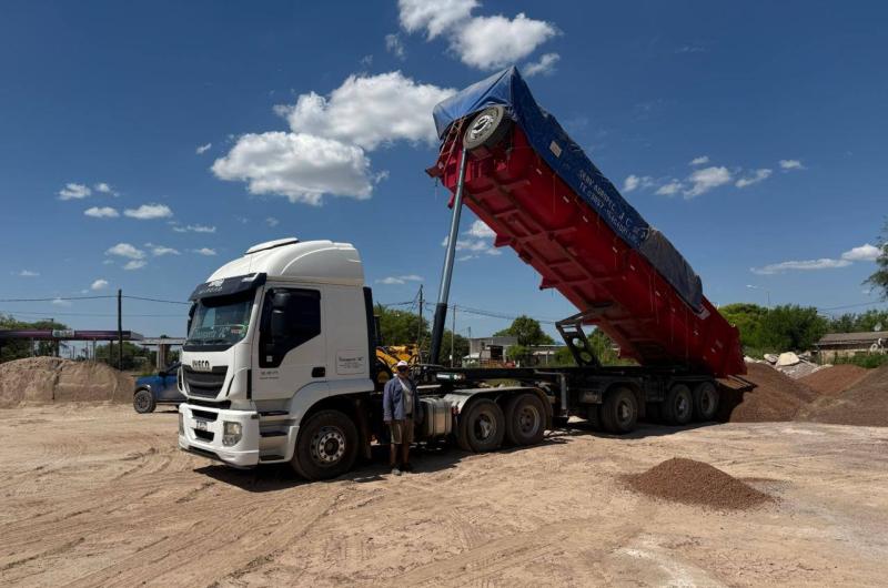Avanza el mejoramiento de calles en Los Juriacutees con trabajo conjunto entre Municipio y vecinos