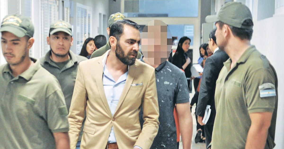 ENCRUCIJADA- Petros ya est detenido y viaja hacia Santiago del Estero La defensa interpondr hoy un Hbeas Corpus tendiente a despegarlo y que enfrente el proceso libre