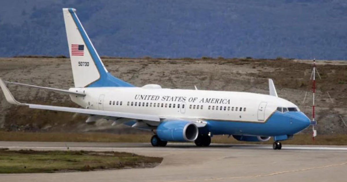 Se trata de la aeronave un Boeing C-40 Clipper matricula 05-0730