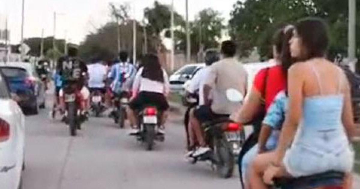 Violento incidente entre hinchas del Albo y Sarmiento durante una caravana por la clasificacioacuten 