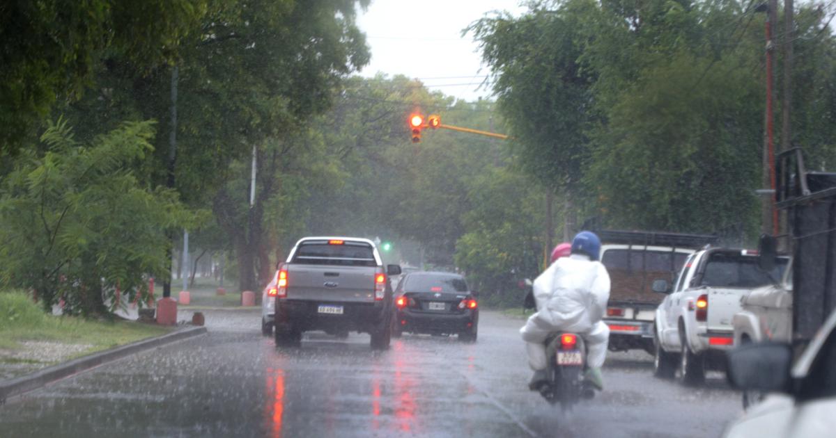 Fuerte chaparroacuten en la siesta de Santiago del Estero y alerta amarilla para las proacuteximas horas
