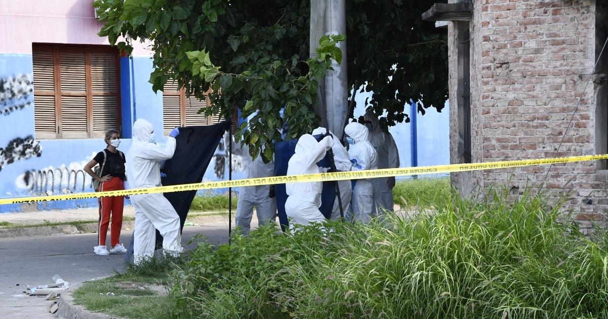 Un hombre fue brutalmente asesinado y un vecino es el principal sospechoso