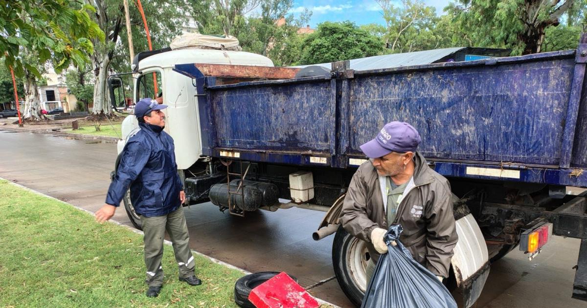 Con el objetivo de prevenir inundaciones se realizan limpiezas en desaguumles del parque Aguirre