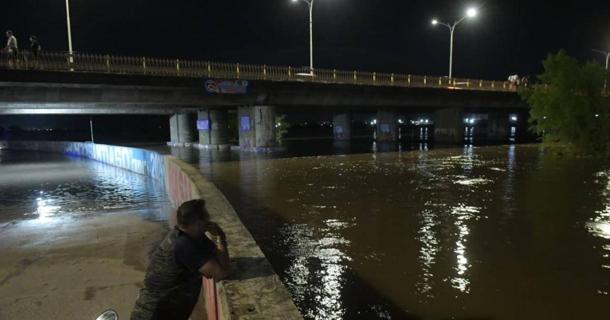 El riacuteo Dulce continuacutea aumentando su caudal y las autoridades estaacuten alertas por pronoacutesticos de lluvias