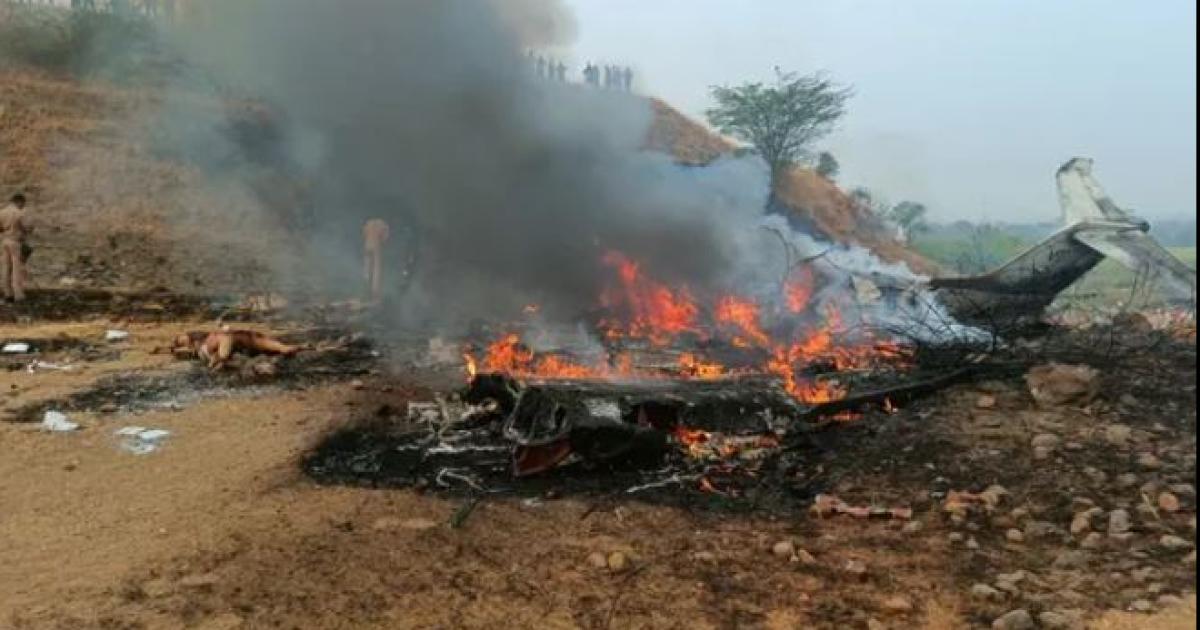 Tragedia aérea en la India- se estrelló un avión y murió un funcionario junto a otras cuatro personas- Foto- Minuto Uno