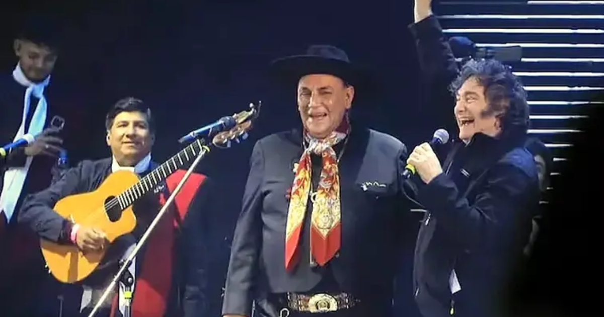 iexclChaquentildeo afuera fue expulsado de una asociacioacuten criolla tras actuar junto a Javier Milei