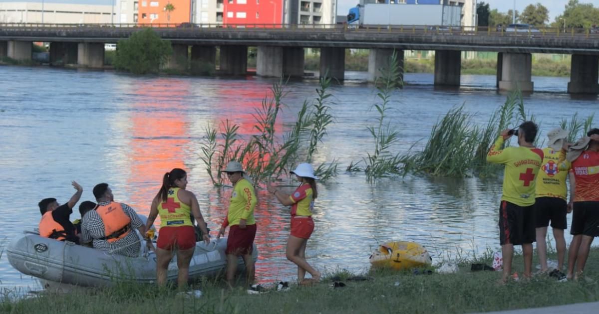 FOTOS  Tras las lluvias la costanera volvioacute a tener movimiento aunque el riacuteo Dulce sigue en alerta