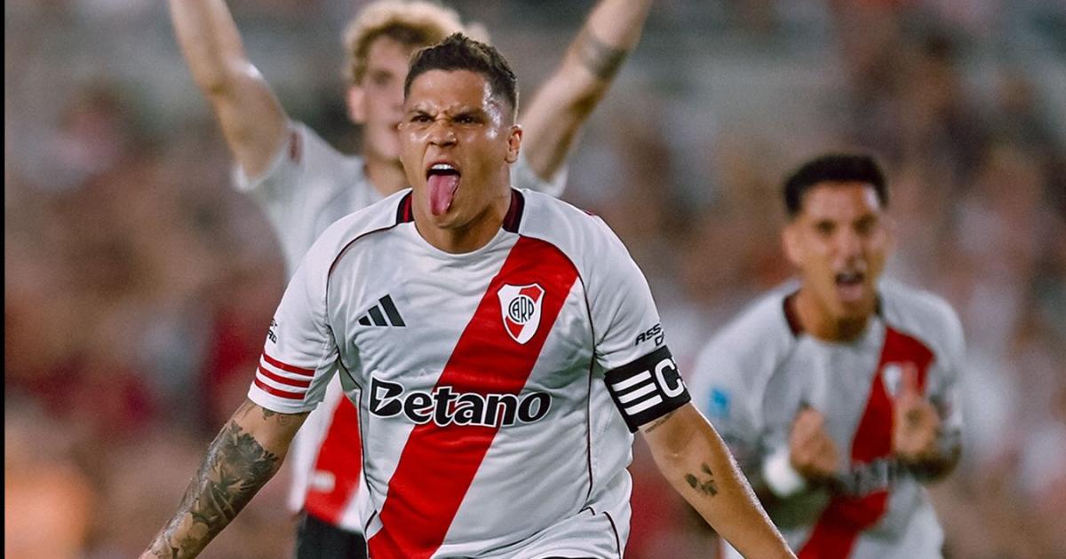 River con un Juanfer goleador vencioacute 2 a 0 a Gimnasia LP y es liacuteder de la Zona B