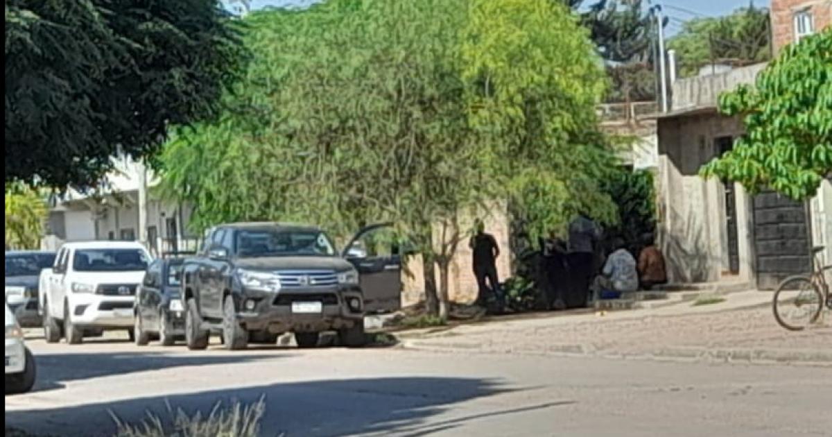 REDADAS- Los policías golpearon en los barrios Fonavi I Victoria Belgrano y Luj�n Se llevaron detenido al dueño del celular del que fue contactada la adolescente por los videos y fotos hot