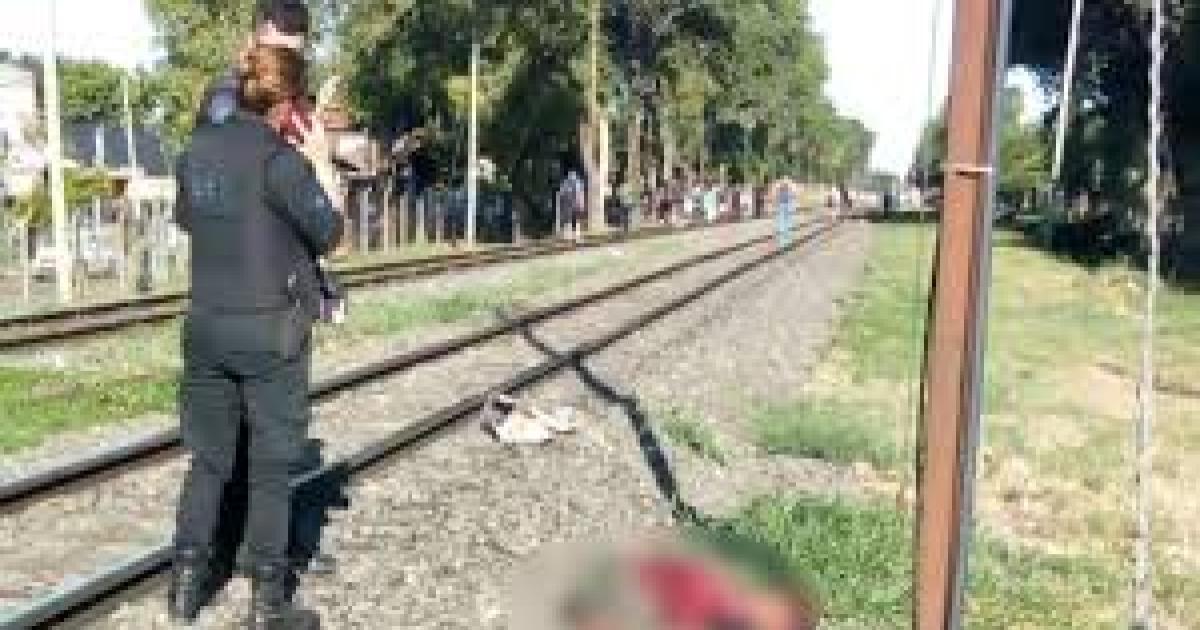 Horror- estranguloacute a su pareja y luego se tiroacute a las viacuteas del tren