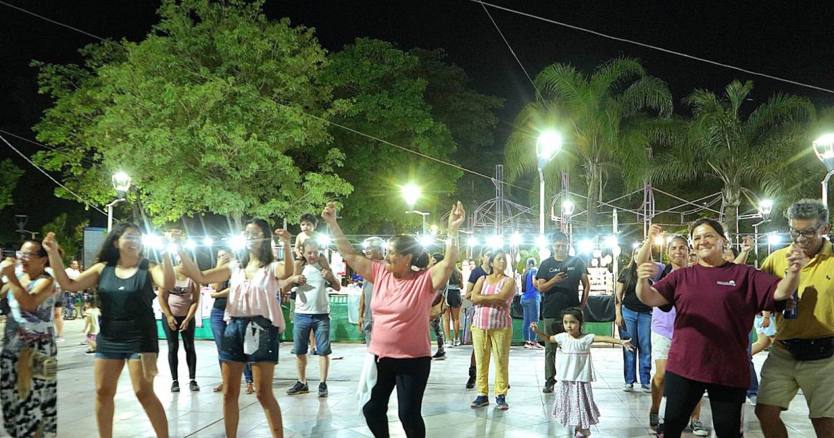 FAMILIAR Algunos participaron del taller de danzas otros escucharon m�sica y los m�s pequeños van a jugar