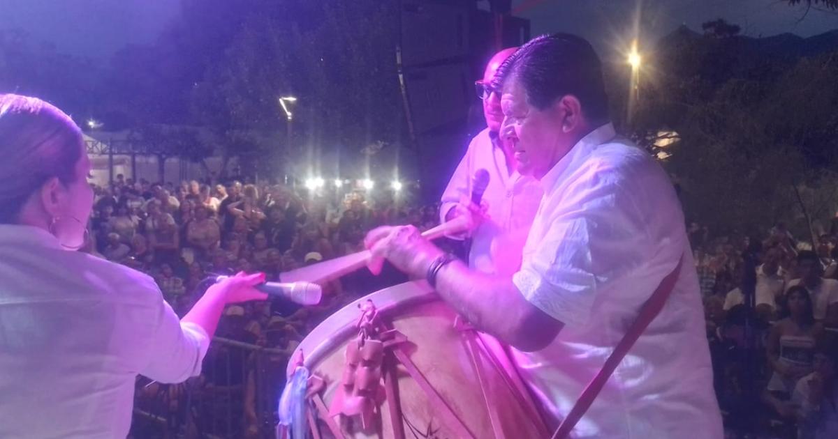 Froilaacuten presentoacute el bombo que le regalaraacute a La Sole