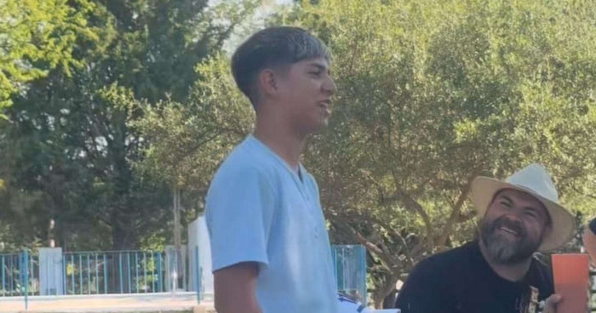 Hoy podria ser la noche sontildeada de Radamel- cantar en Cosquiacuten