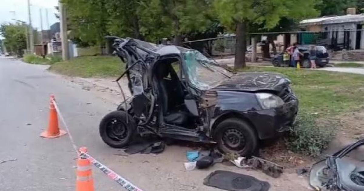 Conmocioacuten- una pareja murioacute luego de que su auto fuera embestido por una camioneta