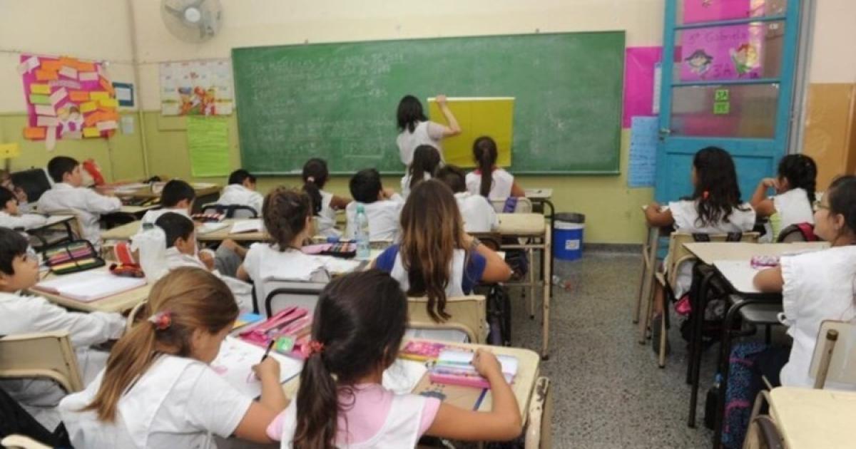 En Santiago del Estero bajariacutea la matriacutecula en las escuelas un 194-en-porciento- en los proacuteximos antildeos