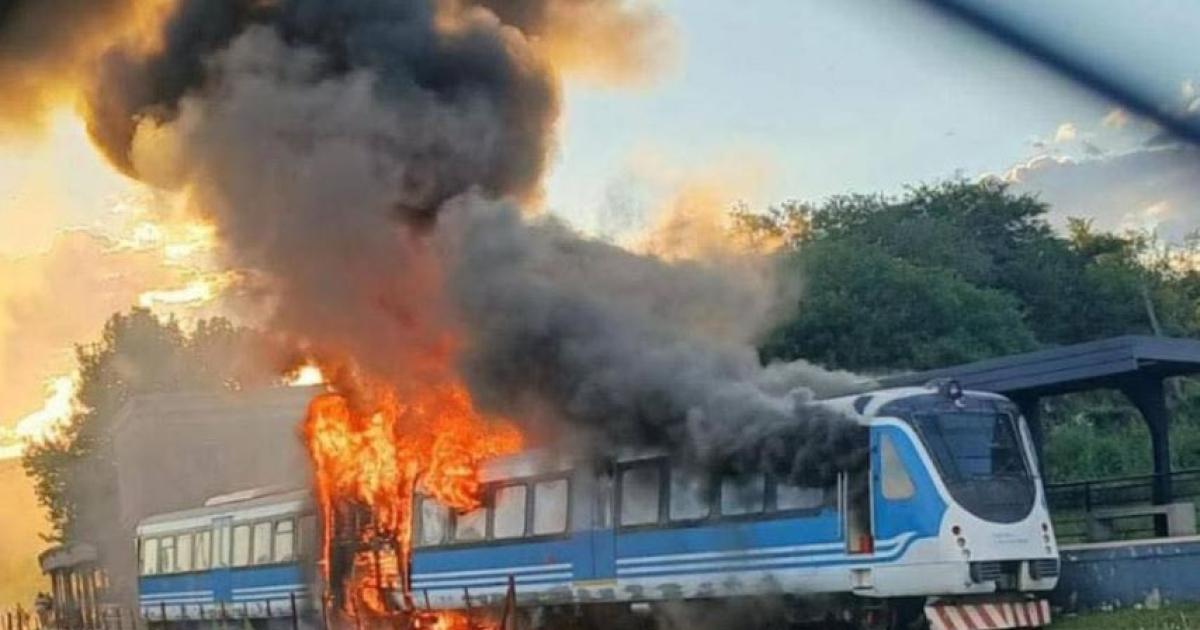 Se prendió fuego el Tren de las Sierras - Foto- El Doce