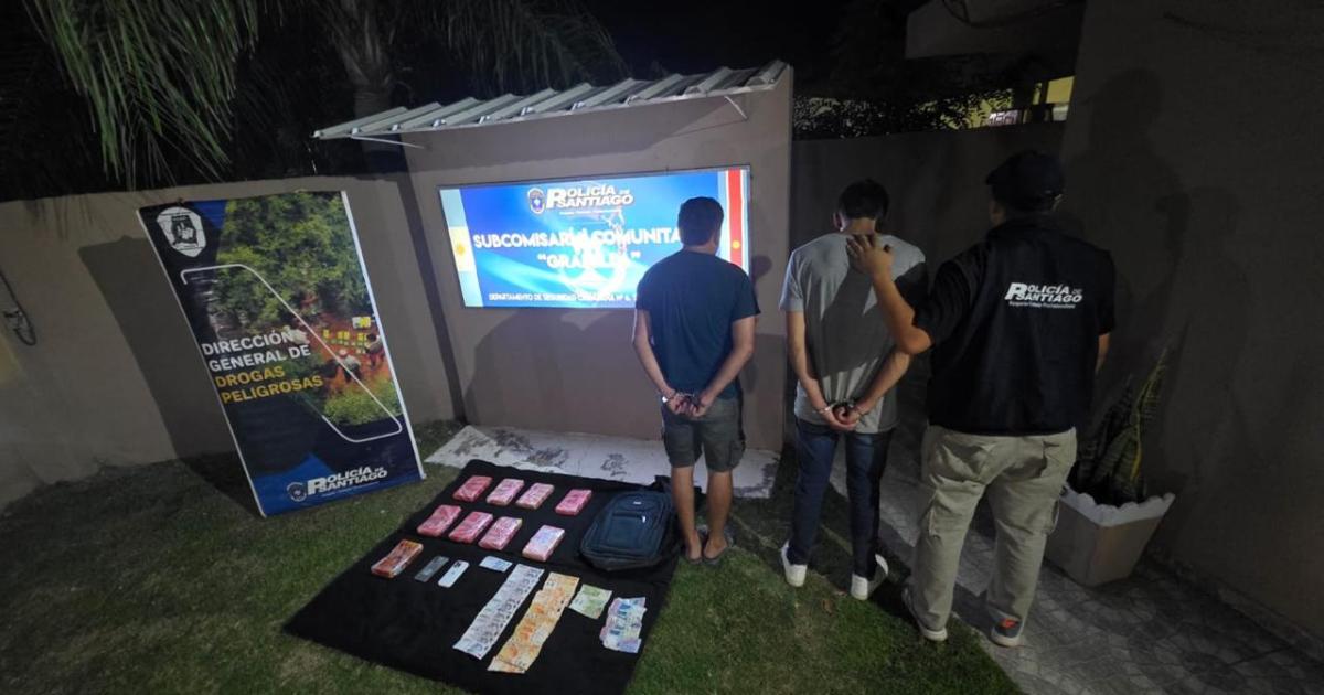 Secuestran casi 10 kilos de cocaiacutena en un control policial en Los Tuacuteneles