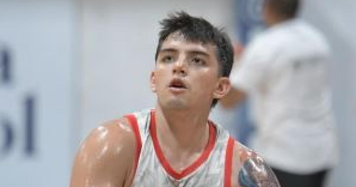 PREPARACIÓN GuillI Aliende en la pr�ctica de ayer en el estadio Dr Israel Parn�s de cara al debut