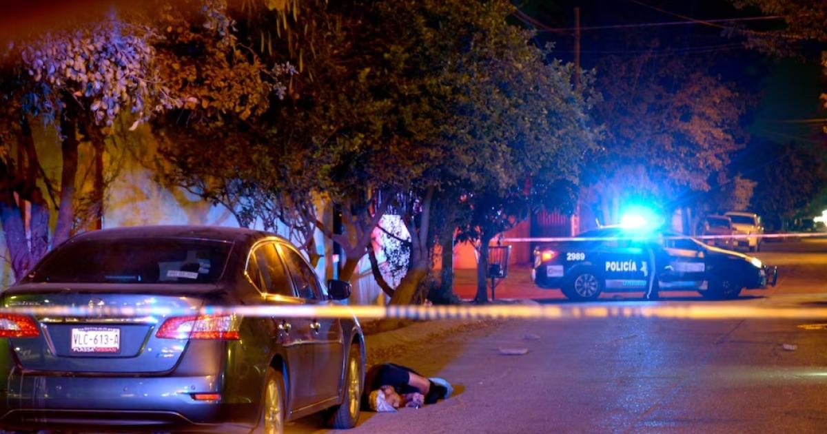 Santiaguentildeo es sentildealado de desmembrar a dos hombres y esconderlos en valijas en Sinaloa