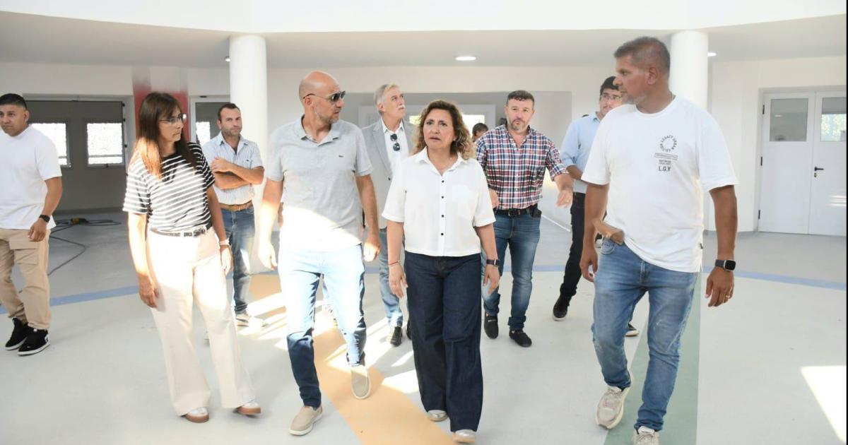 RECORRIDO La intendente Fuentes estuvo acompañada por funcionarios de su gabinete municipal