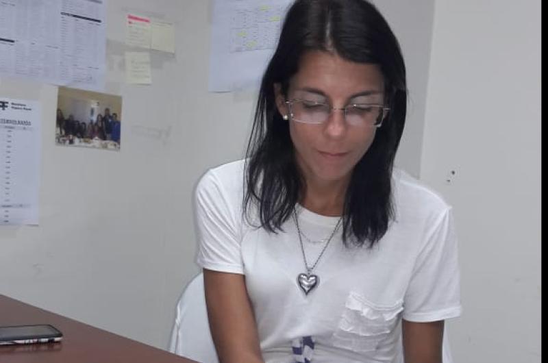 Jujentildea ingresoacute con un cuchillo al trabajo de su ex y lo atacoacute en el bantildeo 