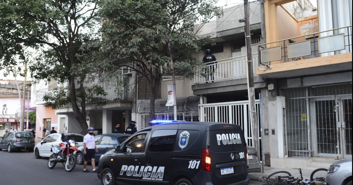 BÚSQUEDA Cuando la policía llegó a la casa el salvaje se había fugado