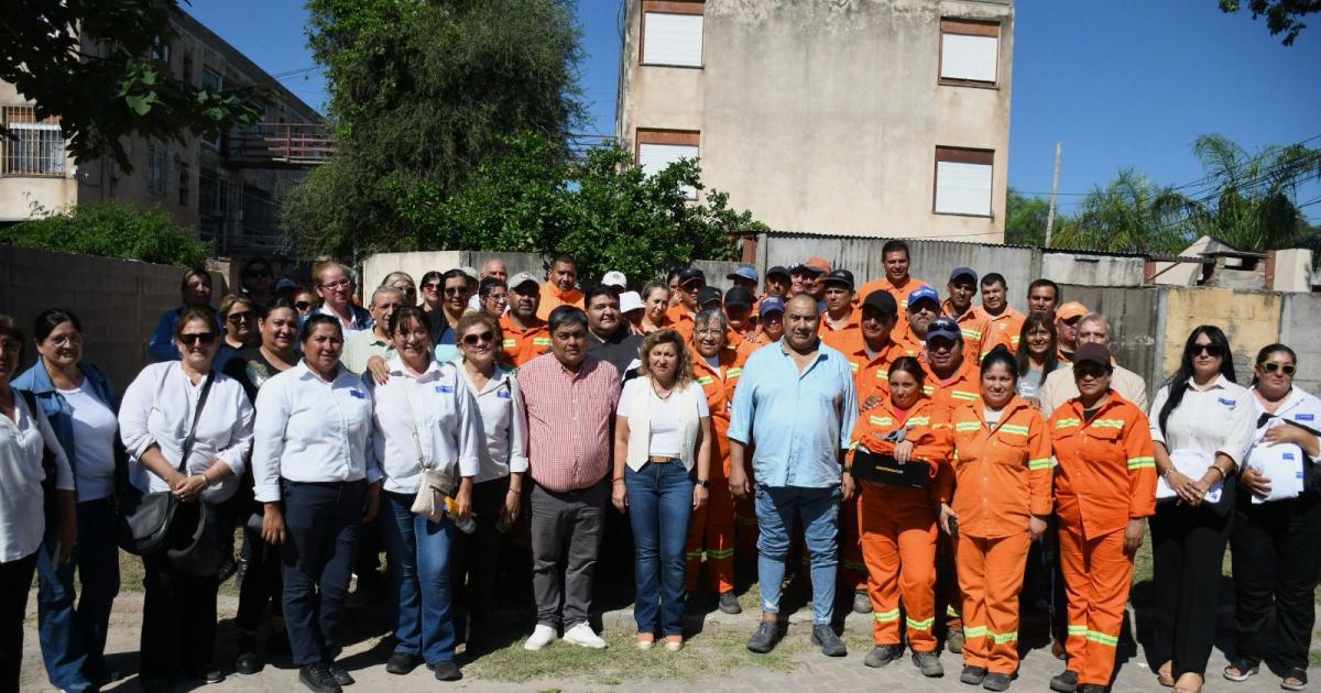 Entregaron 150 uniformes al personal de limpieza y recoleccioacuten de residuos