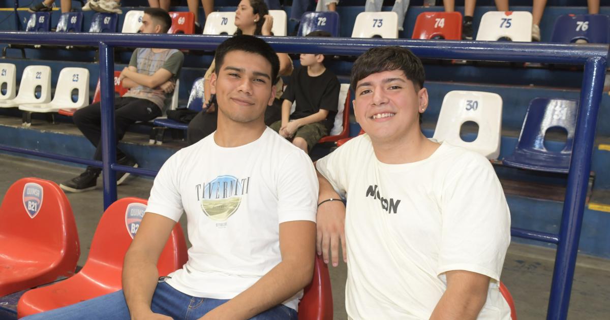 NOCHES DE BAacuteSQUET FEMENINO EN EL ESTADIO CIUDAD