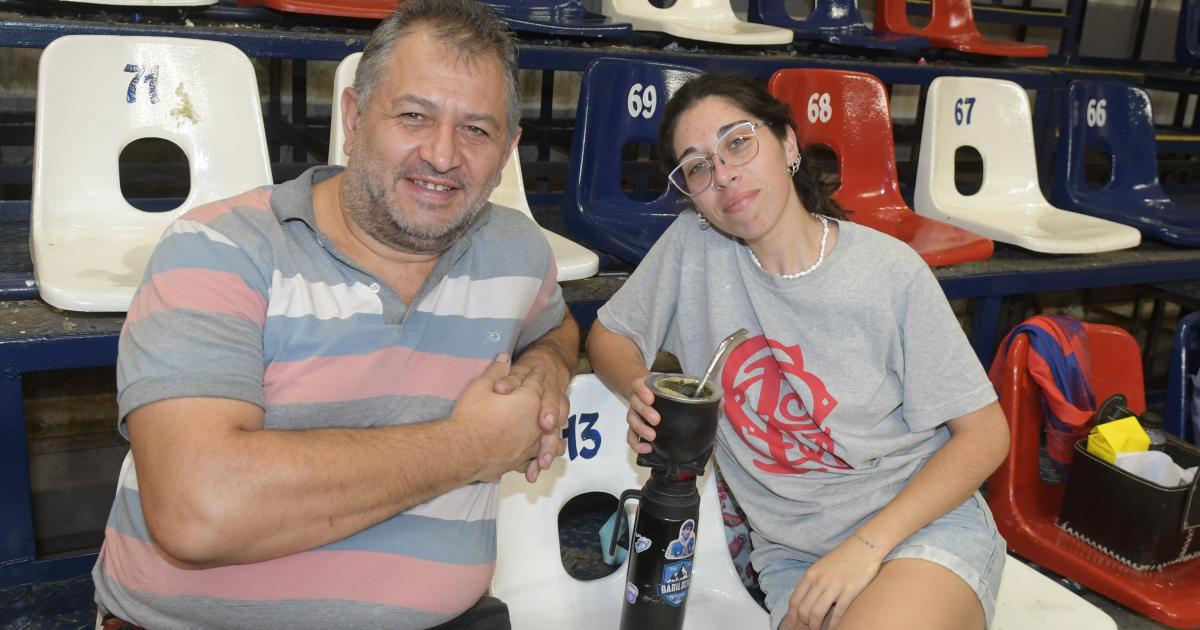 NOCHES DE BAacuteSQUET FEMENINO EN EL ESTADIO CIUDAD