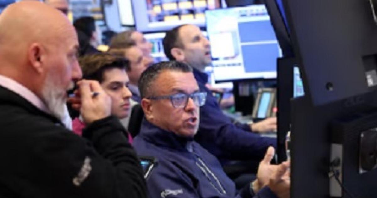 Bajaron el oficial mayorista y blue acciones en rojo