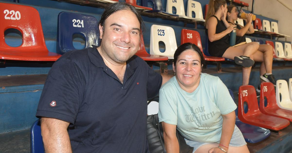 NOCHES DE BAacuteSQUET FEMENINO EN EL ESTADIO CIUDAD