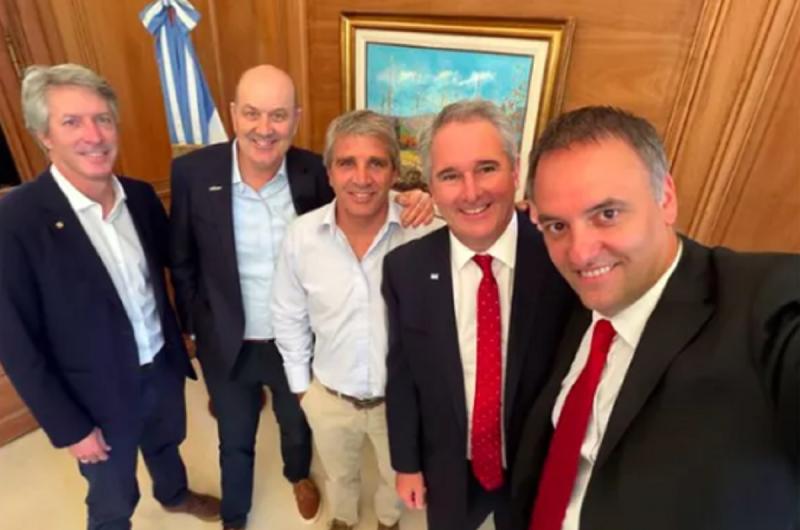 Durante el encuentro con los medios ambos funcionarios defendieron la necesidad de fortalecer el vínculo estratégico con EEUU - Foto- Minuto Uno