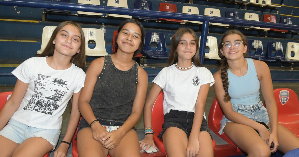 NOCHES DE BAacuteSQUET FEMENINO EN EL ESTADIO CIUDAD