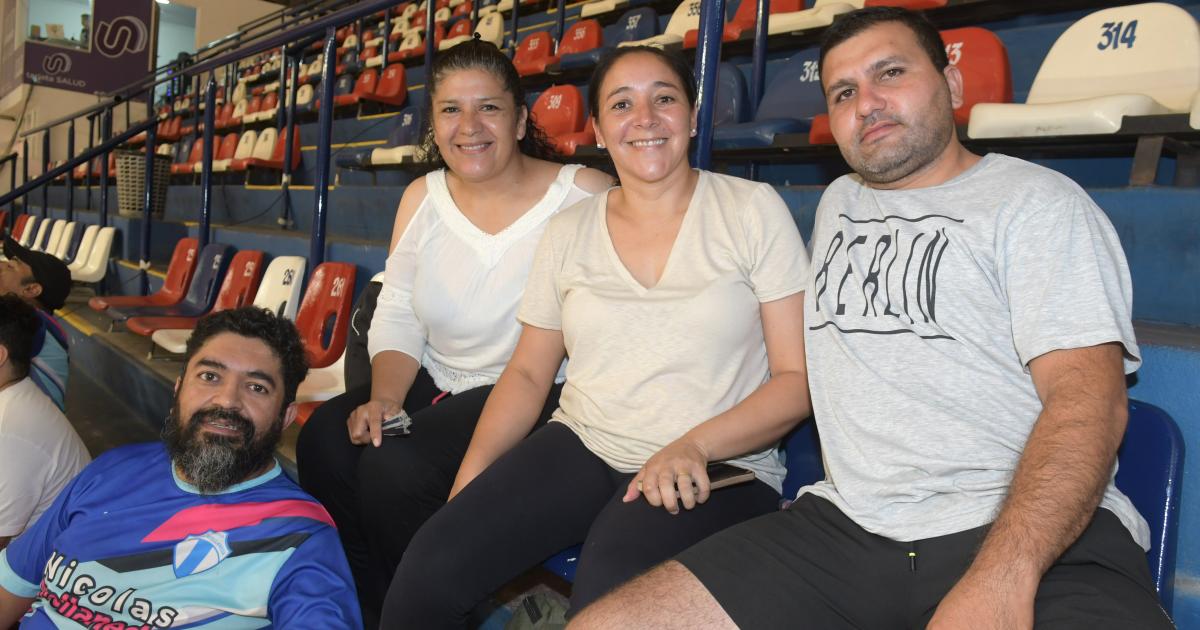 NOCHES DE BAacuteSQUET FEMENINO EN EL ESTADIO CIUDAD