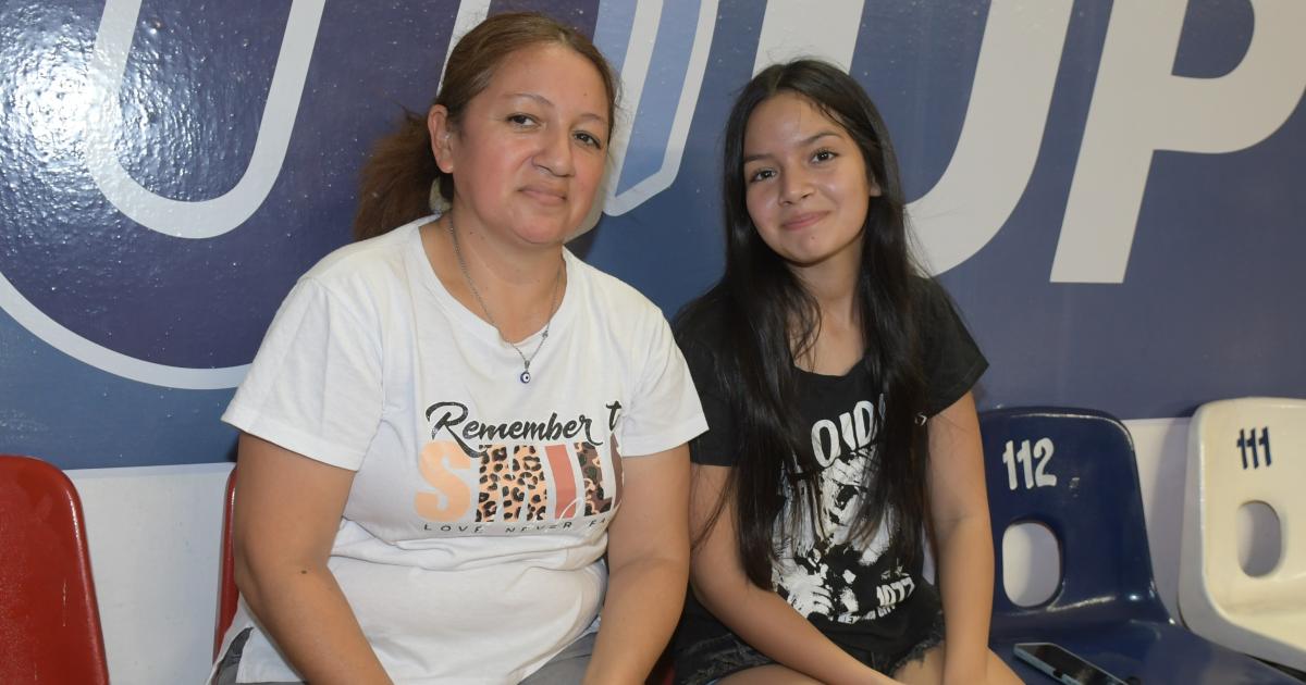 NOCHES DE BAacuteSQUET FEMENINO EN EL ESTADIO CIUDAD