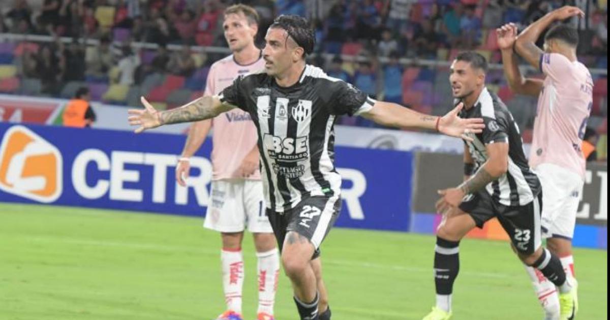 Central Coacuterdoba cortoacute la sequiacutea de gol y celebroacute su primera victoria en el torneo