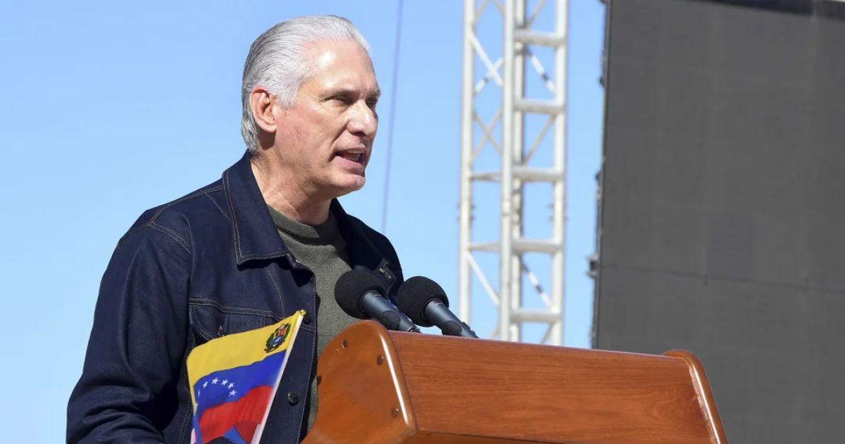 Dí�-Canel presidente de Cuba hablando en un acto en La Habana