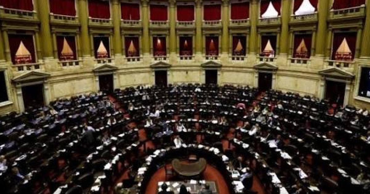 La reforma laboral contiene un artiacuteculo que amenaza salarios y la reactivacioacuten del creacutedito