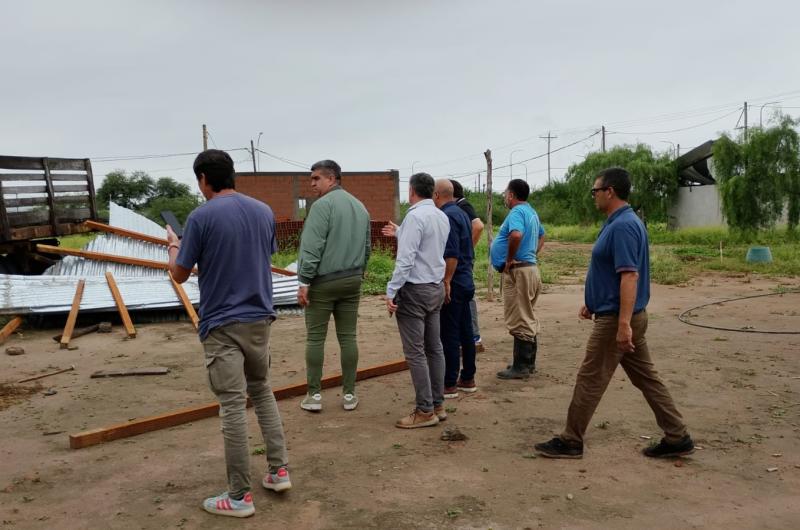 En Laprida  asistieron a familias tras fenoacutemeno climaacutetico del jueves