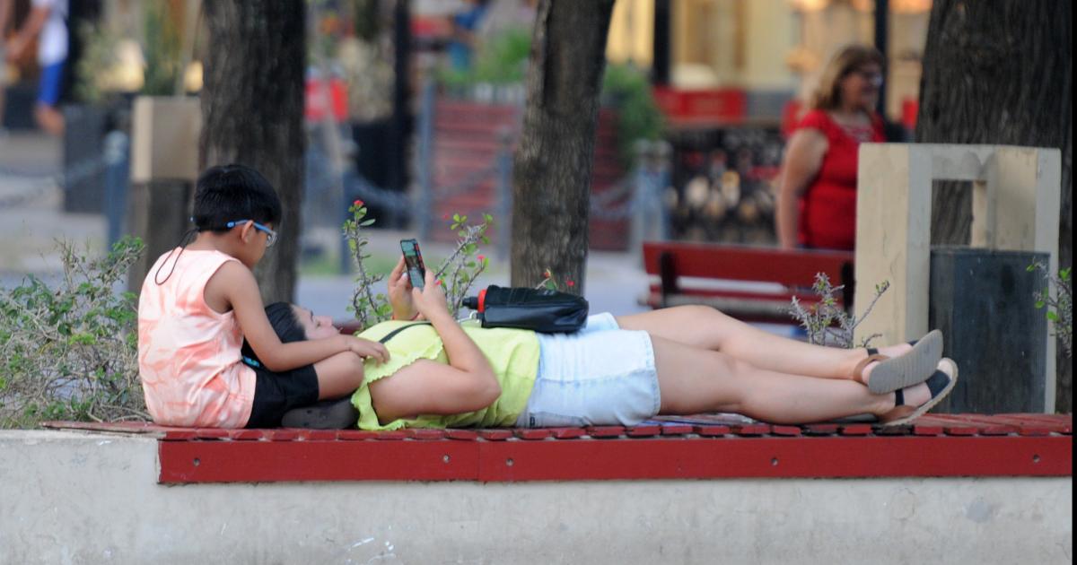 Domingo de calor intenso en Santiago del Estero- la maacutexima alcanzaraacute los 34degC