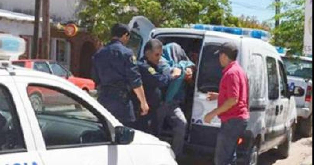 Acusoacute a su esposa de dejar salir al perro y le dio una golpiza